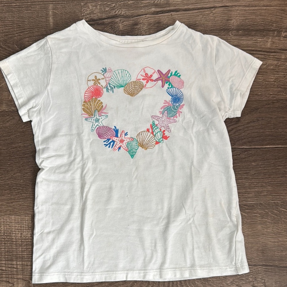 Crewcuts size 6-7 T-Shirt with shell Heart Design EUC